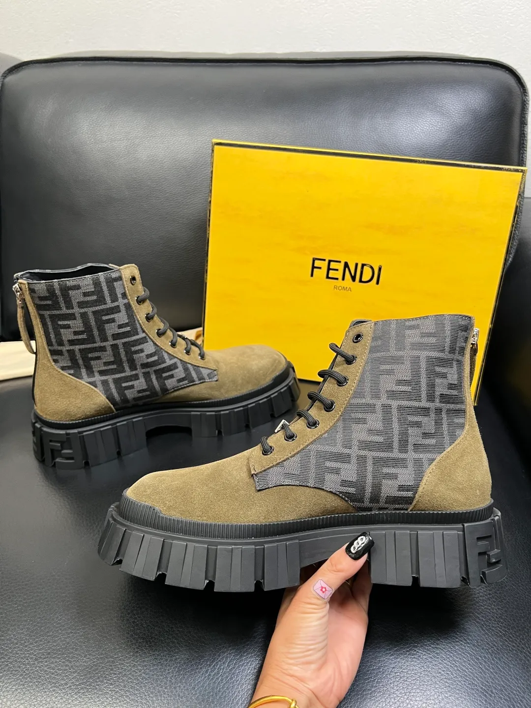Men's shoes 💰900 FENDI High-quality top craftsmanship, Fendi boots high-top counter synchronization, original factory configuration imported Italian cowhide fly-knit fabric, imported cowhide lining, breathable and comfortable, soles: original soles specially provided by the original factory, original factory and single goods are welcome to compare, code number 39-44 (customized 38 45)